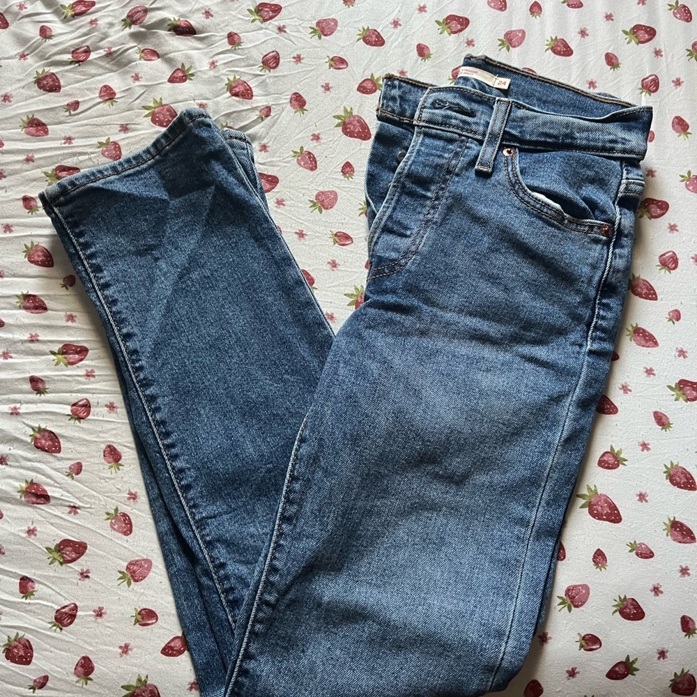 Levi Straight Leg Jeans